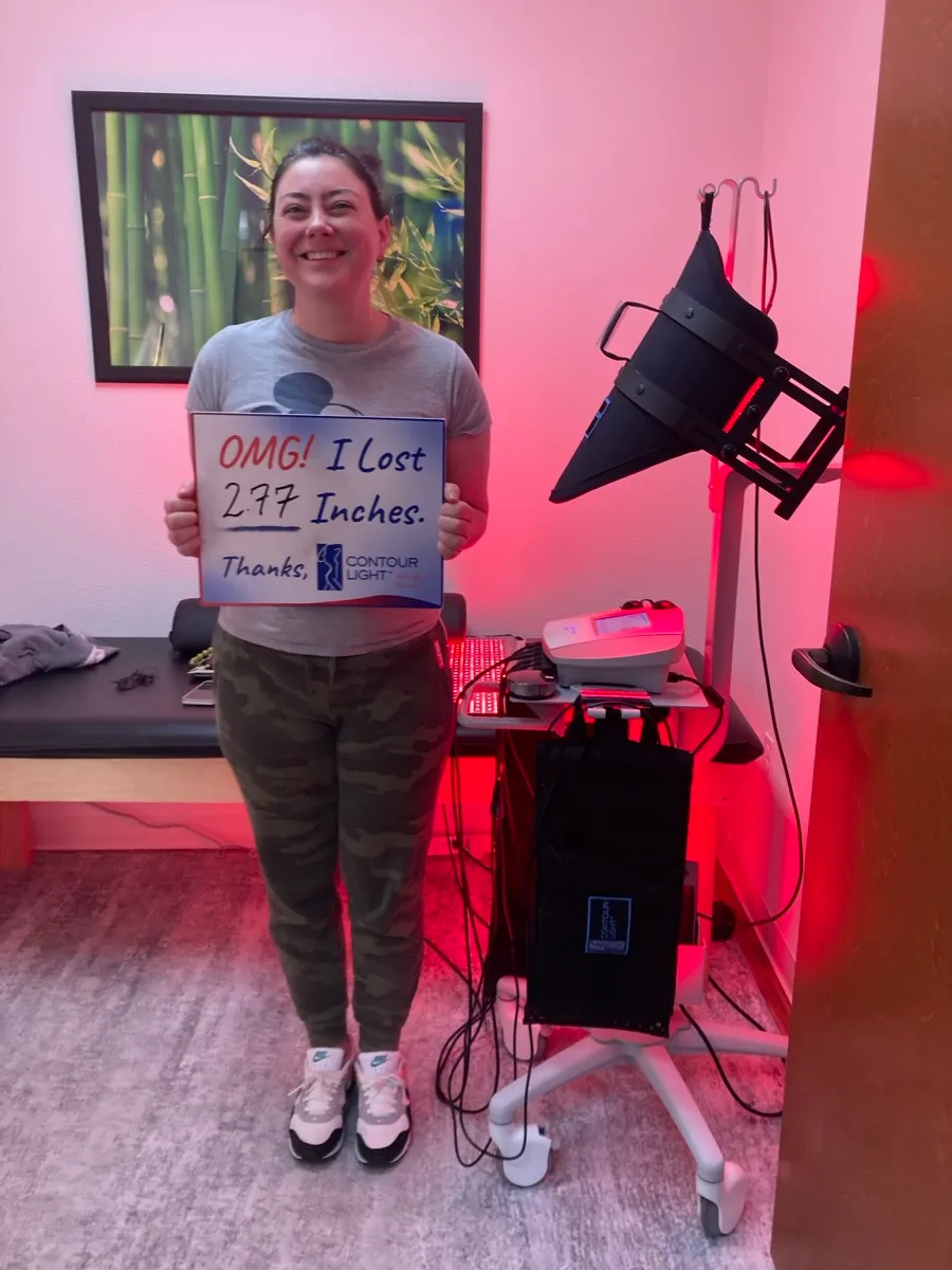 Contour Light client holding a sign: “OMG! I lost 2.77 inches. Thanks, Contour Light.”